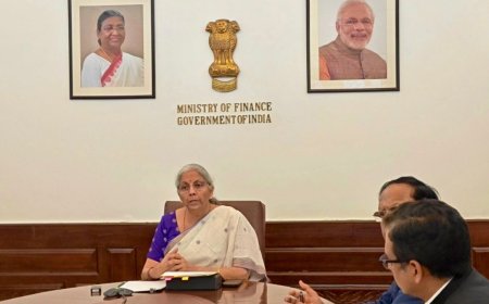 भारत-पाकिस्तान तनाव के बीच निर्मला सीतारमण ने बुलाई अहम बैठक, बैंकों और बीमा कंपनियों के दिए ये अहम निर्देश