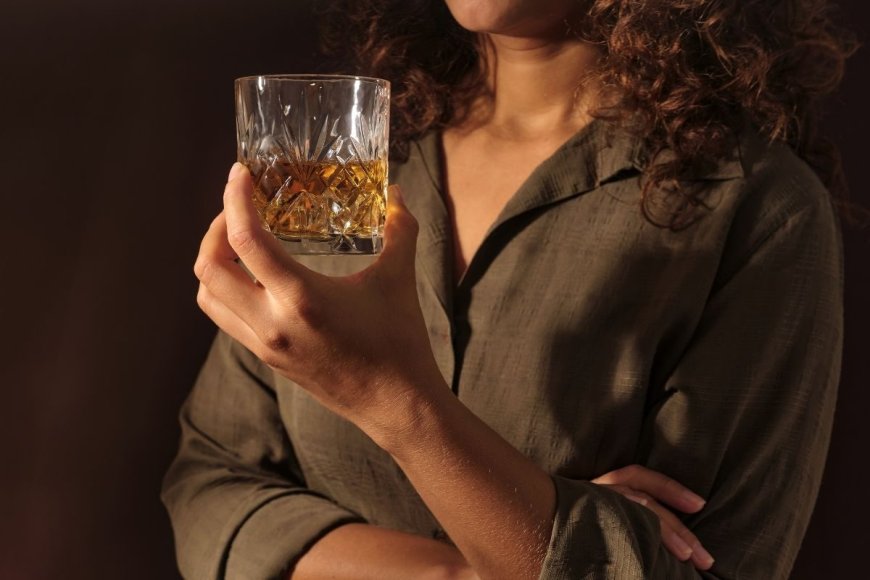 शराब पीने के बाद लोग अक्सर अपनी एक्स-गर्लफ्रेंड के बारे में क्यों सोचते हैं?