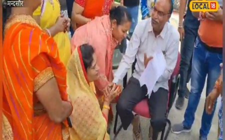 मंदिर के बाहर से भगवान की आरती, भूख हड़ताल.. अब पकड़े विधायक के पैर, जानें पूरा मामला