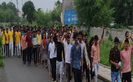 पटवारी चयन परीक्षा में हेरा-फेरी का आरोप, सड़कों पर उतरे विद्यार्थी ने कलेक्टर को सौंपा ज्ञापन