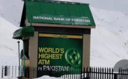 इन दो देशों के बॉर्डर पर बना दुनिया का सबसे ऊंचा ATM, पैसे निकालने में ठंड से अकड़ जाती है बॉडी, देखें फोटोज